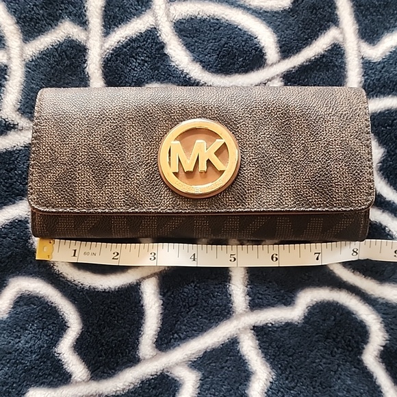 MK trifold wallet. - Picture 8 of 9
